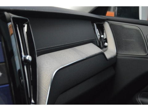 Volvo XC60 T6 Hybride LONG RANGE | Luchtvering | Massage | Stoelventilatie | Panoramadak | 360° Camera | Harman/Kardon |