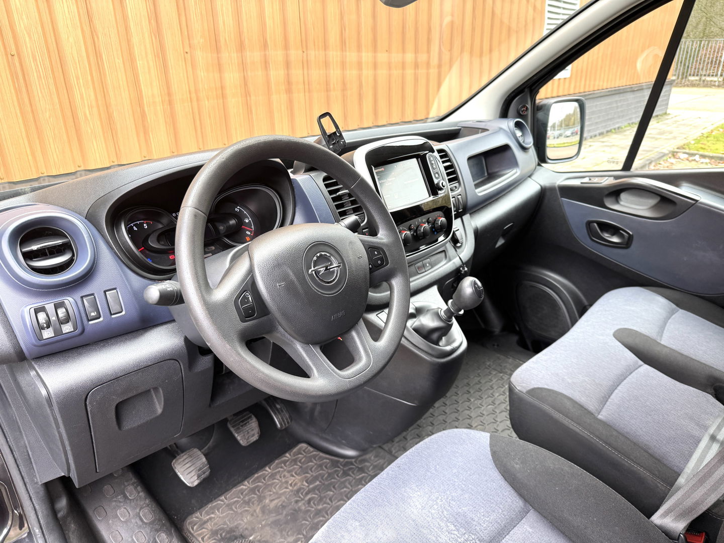 Opel Vivaro 1.6 CDTI L1H1 Sport EcoFlex | 3 Persoons | Camera | Navigatie | Trekhaak | Airconditioning | Cruise Control | Parkeersensoren | Bluetooth | Multifunctioneel Stuurwiel |