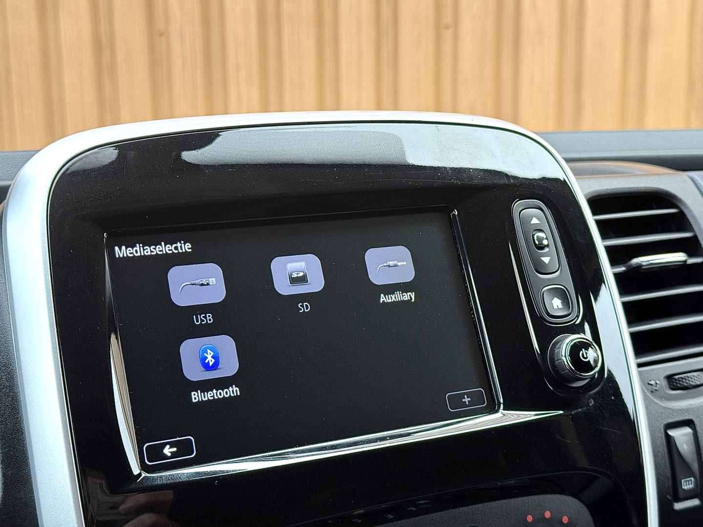 Opel Vivaro 1.6 CDTI L1H1 Sport EcoFlex | 3 Persoons | Camera | Navigatie | Trekhaak | Airconditioning | Cruise Control | Parkeersensoren | Bluetooth | Multifunctioneel Stuurwiel |