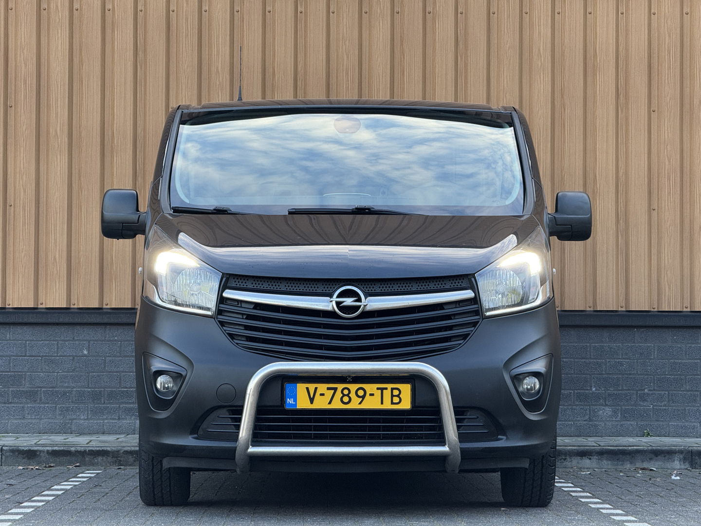Opel Vivaro 1.6 CDTI L1H1 Sport EcoFlex | 3 Persoons | Camera | Navigatie | Trekhaak | Airconditioning | Cruise Control | Parkeersensoren | Bluetooth | Multifunctioneel Stuurwiel |