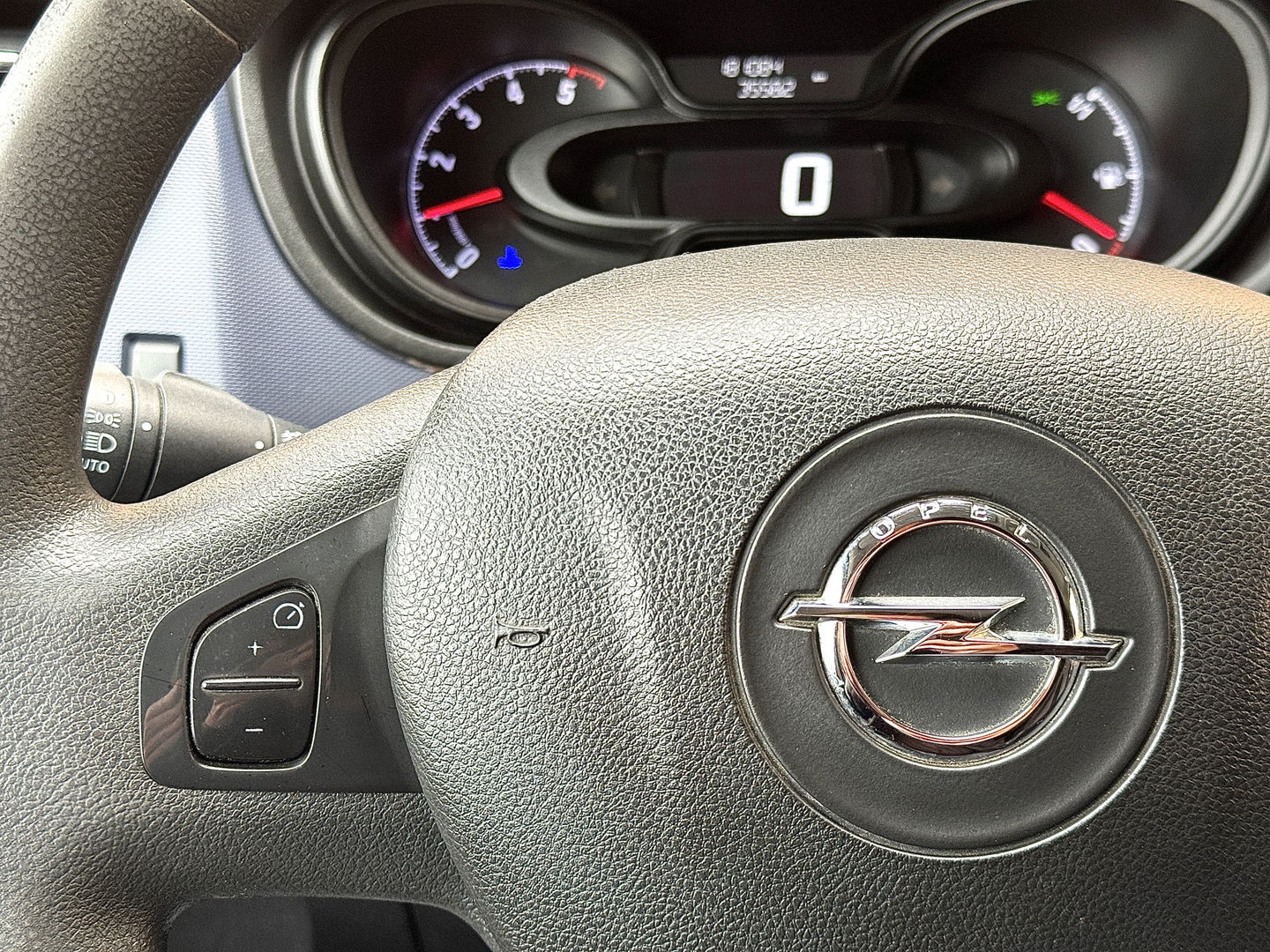 Opel Vivaro 1.6 CDTI L1H1 Sport EcoFlex | 3 Persoons | Camera | Navigatie | Trekhaak | Airconditioning | Cruise Control | Parkeersensoren | Bluetooth | Multifunctioneel Stuurwiel |