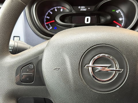 Opel Vivaro 1.6 CDTI L1H1 Sport EcoFlex | 3 Persoons | Camera | Navigatie | Trekhaak | Airconditioning | Cruise Control | Parkeersensoren | Bluetooth | Multifunctioneel Stuurwiel |