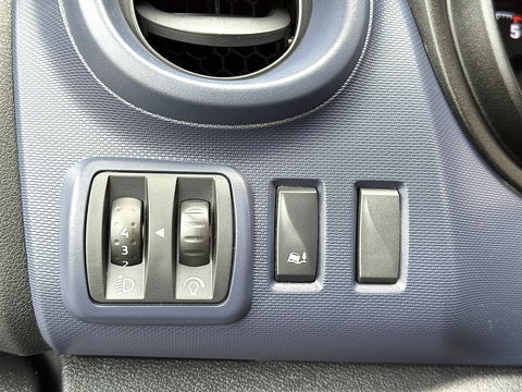 Opel Vivaro 1.6 CDTI L1H1 Sport EcoFlex | 3 Persoons | Camera | Navigatie | Trekhaak | Airconditioning | Cruise Control | Parkeersensoren | Bluetooth | Multifunctioneel Stuurwiel |