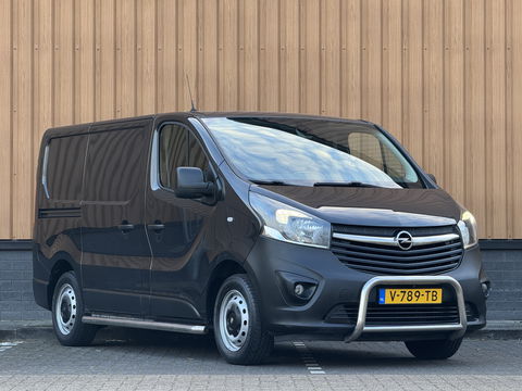 Opel Vivaro 1.6 CDTI L1H1 Sport EcoFlex | 3 Persoons | Camera | Navigatie | Trekhaak | Airconditioning | Cruise Control | Parkeersensoren | Bluetooth | Multifunctioneel Stuurwiel |