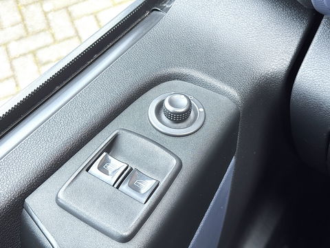 Opel Vivaro 1.6 CDTI L1H1 Sport EcoFlex | 3 Persoons | Camera | Navigatie | Trekhaak | Airconditioning | Cruise Control | Parkeersensoren | Bluetooth | Multifunctioneel Stuurwiel |