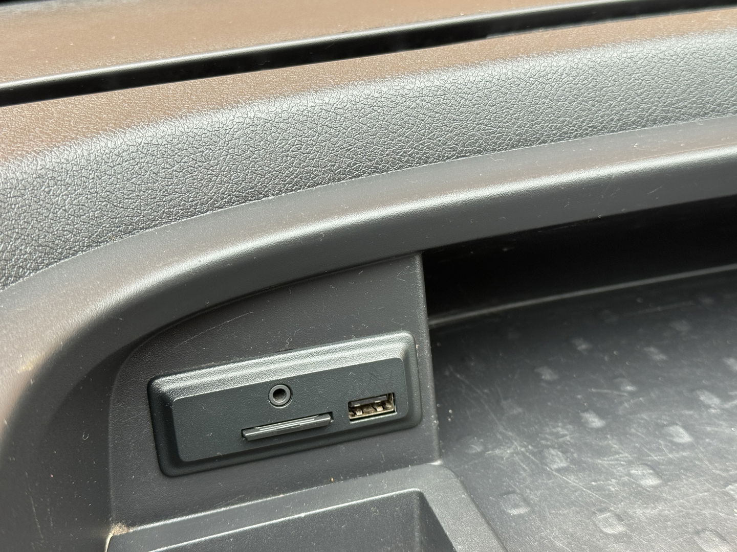 Opel Vivaro 1.6 CDTI L1H1 Sport EcoFlex | 3 Persoons | Camera | Navigatie | Trekhaak | Airconditioning | Cruise Control | Parkeersensoren | Bluetooth | Multifunctioneel Stuurwiel |