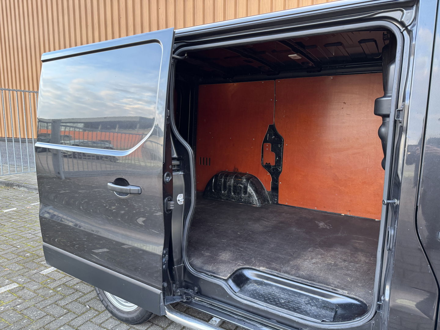 Opel Vivaro 1.6 CDTI L1H1 Sport EcoFlex | 3 Persoons | Camera | Navigatie | Trekhaak | Airconditioning | Cruise Control | Parkeersensoren | Bluetooth | Multifunctioneel Stuurwiel |