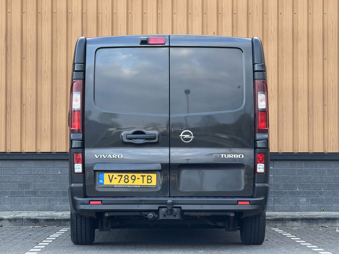 Opel Vivaro 1.6 CDTI L1H1 Sport EcoFlex | 3 Persoons | Camera | Navigatie | Trekhaak | Airconditioning | Cruise Control | Parkeersensoren | Bluetooth | Multifunctioneel Stuurwiel |