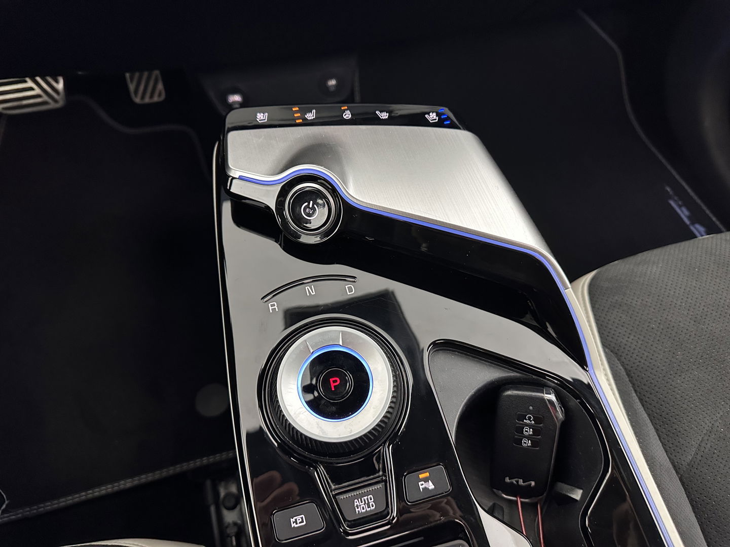 Kia Ev6 GT-Line 77.4 kWh (3-Fase-11kW) {SOH-96%} (INCL-BTW) Aut. *HEATPUMP | PANO | HEAD-UP | LEATHER-ALCANTARA | ADAPTIVE-CRUISE | DIGI-COCKPIT | MERIDIAN-AUDIO | MEMORYPACK | FULL-LED | KEYLESS | TOPVIEW | DAB | BLINDSPOT | NAVI-FULLMAP |