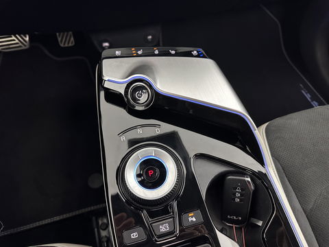 Kia Ev6 GT-Line 77.4 kWh (3-Fase-11kW) {SOH-96%} (INCL-BTW) Aut. *HEATPUMP | PANO | HEAD-UP | LEATHER-ALCANTARA | ADAPTIVE-CRUISE | DIGI-COCKPIT | MERIDIAN-AUDIO | MEMORYPACK | FULL-LED | KEYLESS | TOPVIEW | DAB | BLINDSPOT | NAVI-FULLMAP |