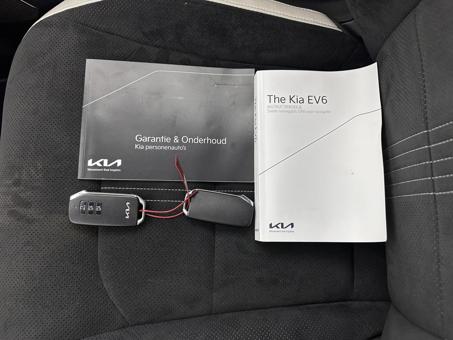 Kia Ev6 GT-Line 77.4 kWh (3-Fase-11kW) {SOH-96%} (INCL-BTW) Aut. *HEATPUMP | PANO | HEAD-UP | LEATHER-ALCANTARA | ADAPTIVE-CRUISE | DIGI-COCKPIT | MERIDIAN-AUDIO | MEMORYPACK | FULL-LED | KEYLESS | TOPVIEW | DAB | BLINDSPOT | NAVI-FULLMAP |