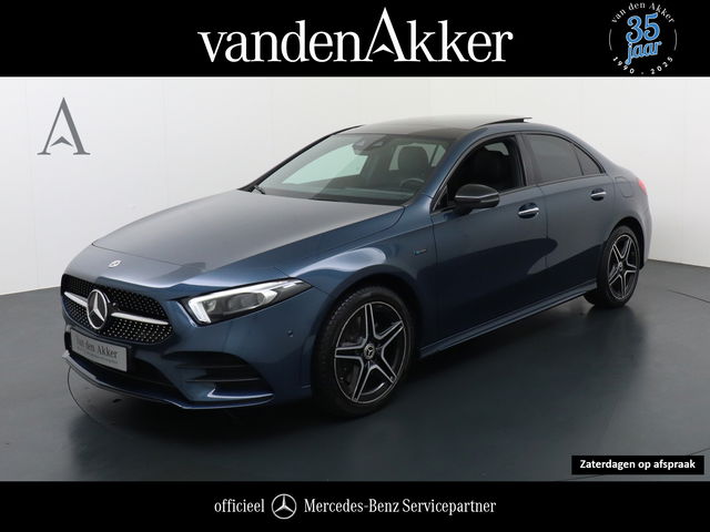 Mercedes-Benz A-Klasse - 250e AMG // Panoramadak // Memory // Trekhaak // Keyless // Carplay // Sfeerverlichting // MultiBeam LED // Night Pakket // Augmented Reality