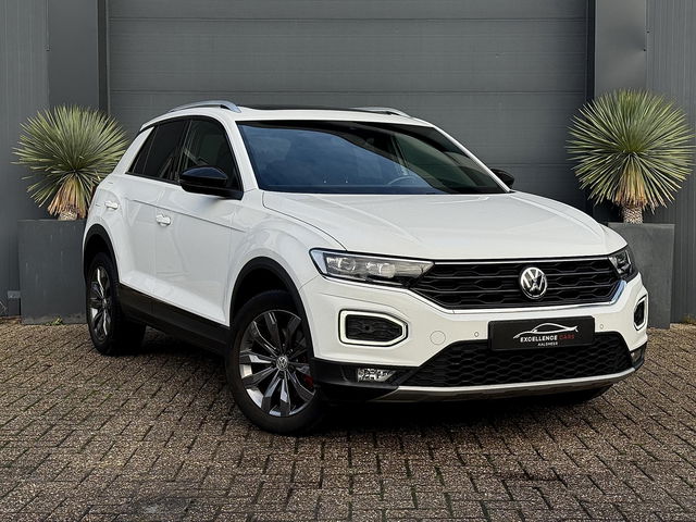 Volkswagen T-Roc - 1.5 TSI Sport Pano Virtual Automaat Black style