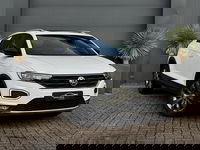 Volkswagen T-Roc - 1.5 TSI Sport Pano Virtual Automaat Black style