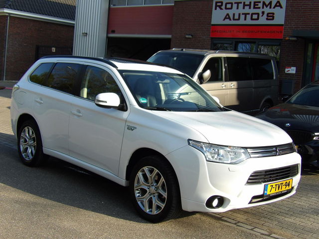 Mitsubishi Outlander - 2.0 PHEV Instyle+ 2014 VELE EXTRA'S TOPSTAAT