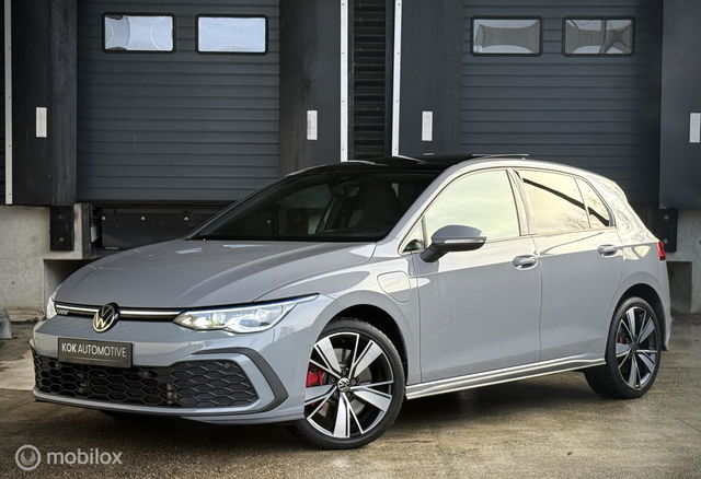 Volkswagen Golf - GTE|HUD|IQ LIGHT|PANO|TREKHAAK|ACC|CARPLAY|