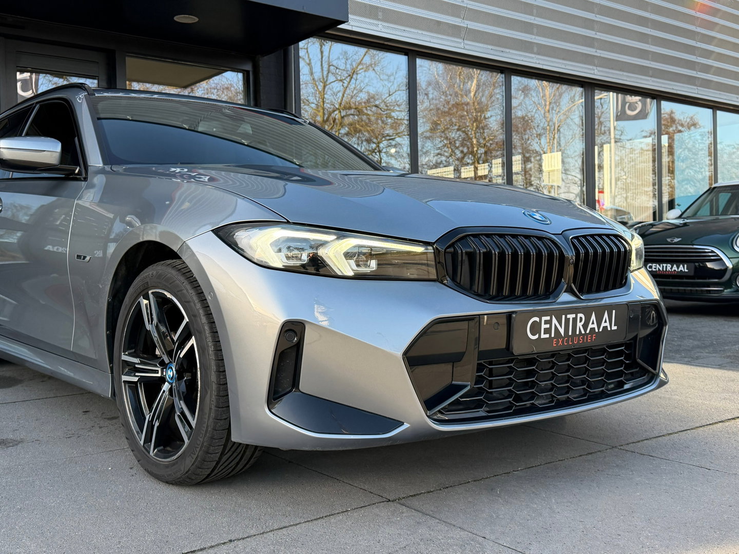 BMW 3 Serie Touring 330e xDrive M-Sport Pano|Keyless|292PK|360Camera|Carplay
