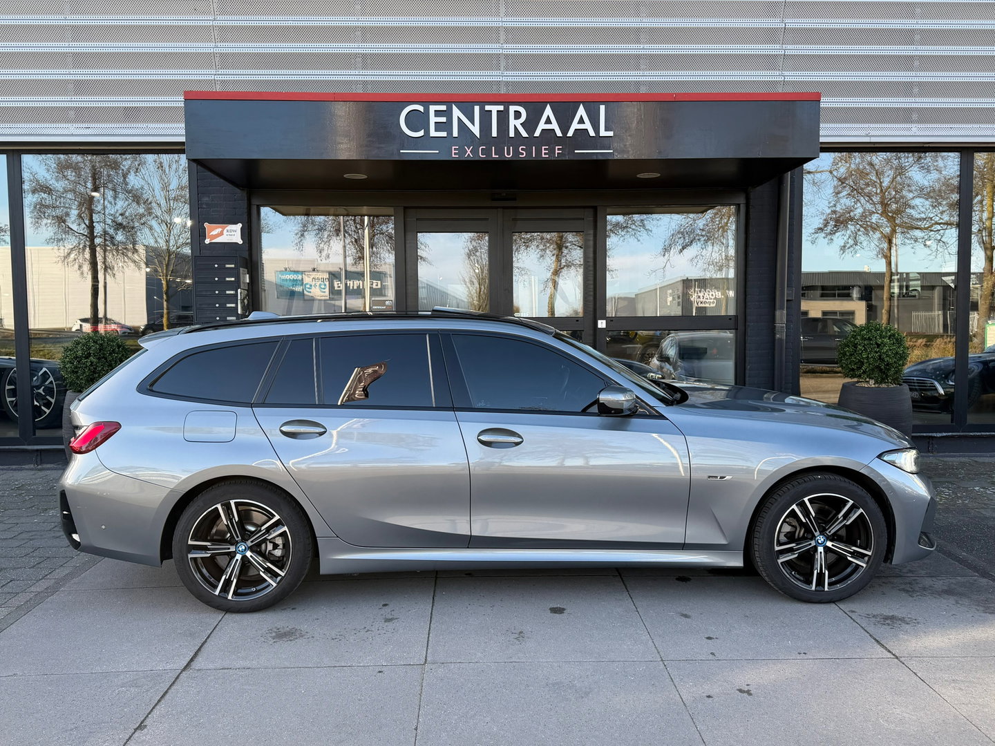 BMW 3 Serie Touring 330e xDrive M-Sport Pano|Keyless|292PK|360Camera|Carplay