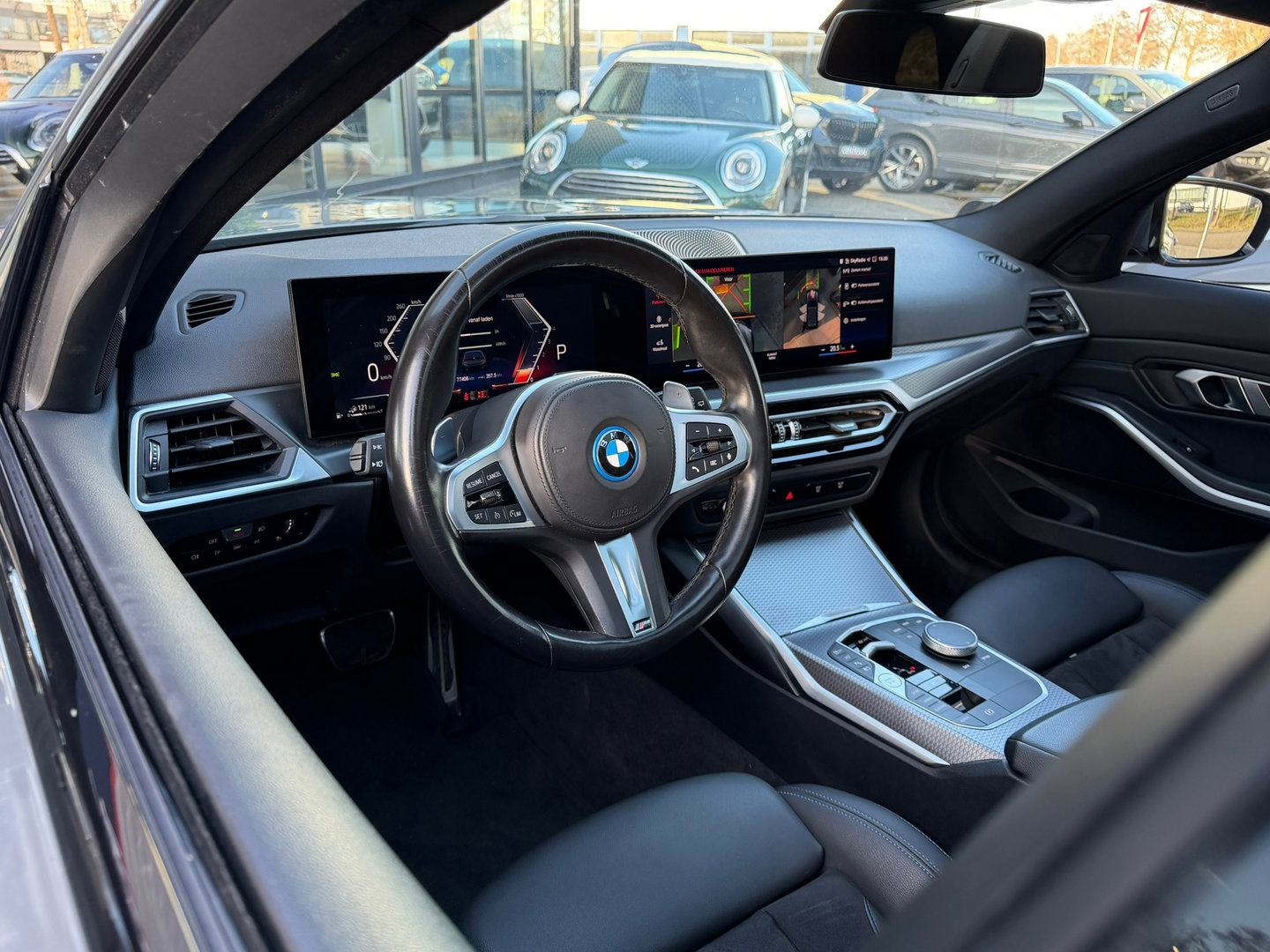 BMW 3 Serie Touring 330e xDrive M-Sport Pano|Keyless|292PK|360Camera|Carplay