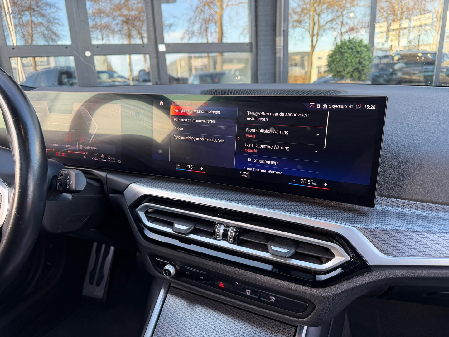 BMW 3 Serie Touring 330e xDrive M-Sport Pano|Keyless|292PK|360Camera|Carplay