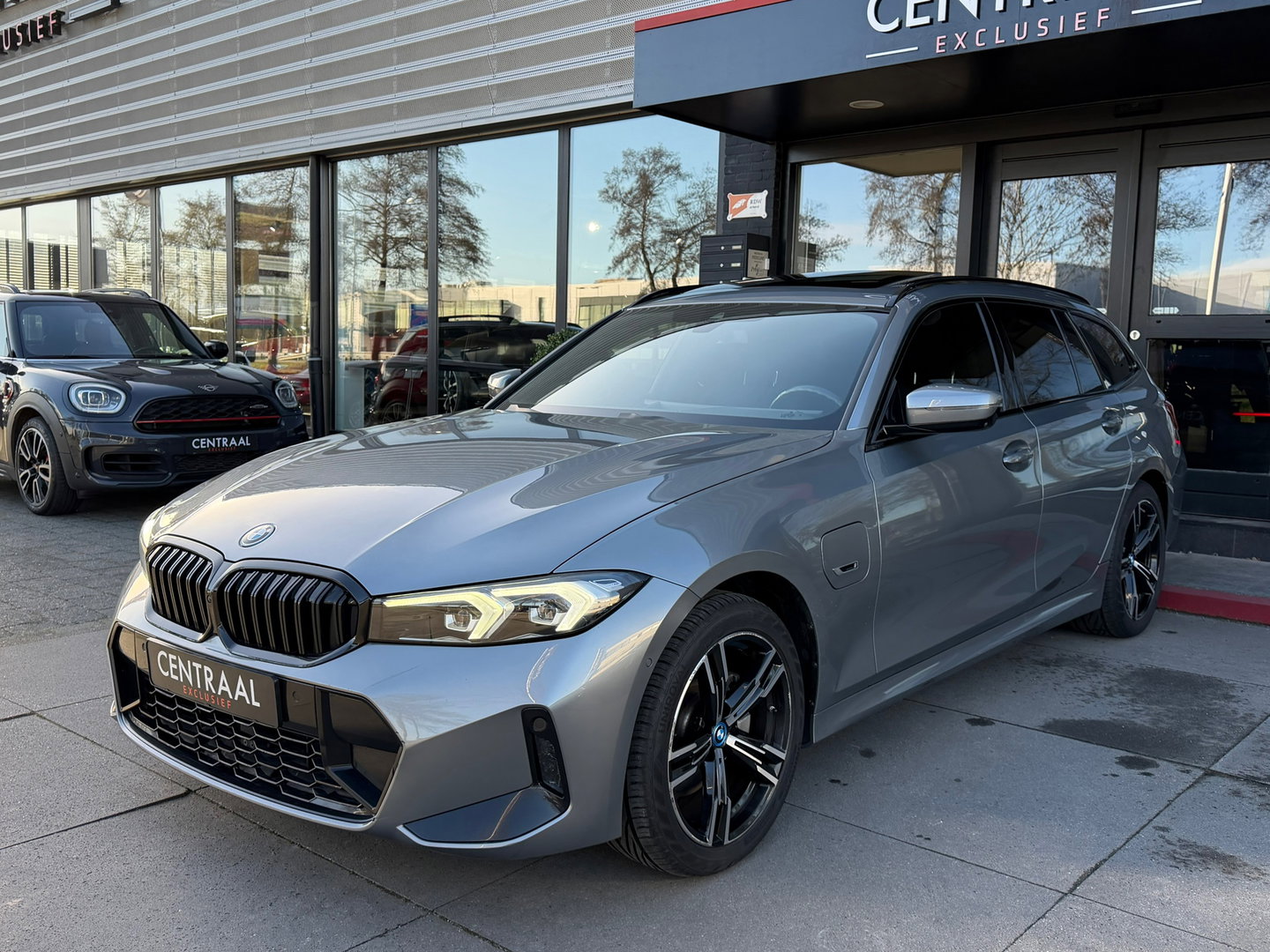 BMW 3 Serie Touring 330e xDrive M-Sport Pano|Keyless|292PK|360Camera|Carplay