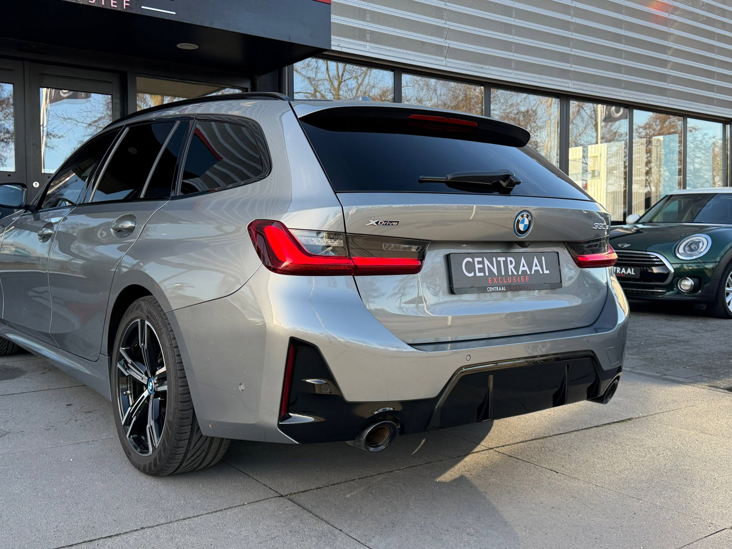 BMW 3 Serie Touring 330e xDrive M-Sport Pano|Keyless|292PK|360Camera|Carplay