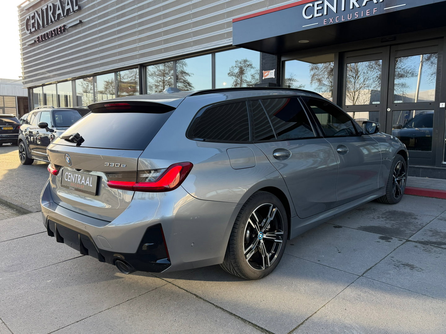 BMW 3 Serie Touring 330e xDrive M-Sport Pano|Keyless|292PK|360Camera|Carplay