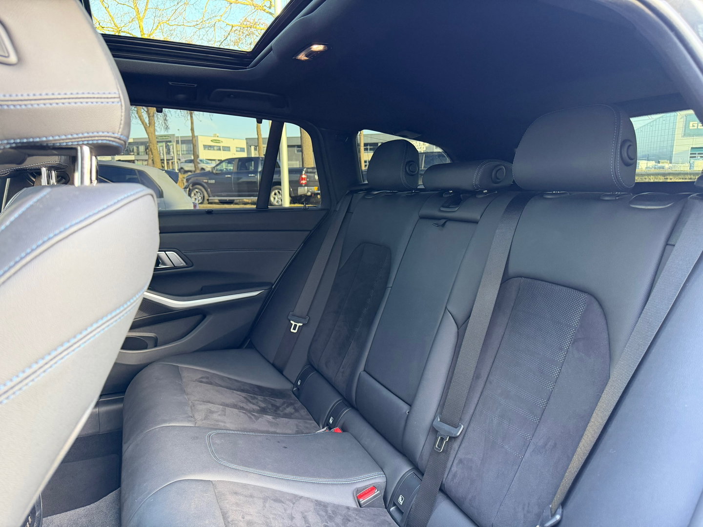 BMW 3 Serie Touring 330e xDrive M-Sport Pano|Keyless|292PK|360Camera|Carplay