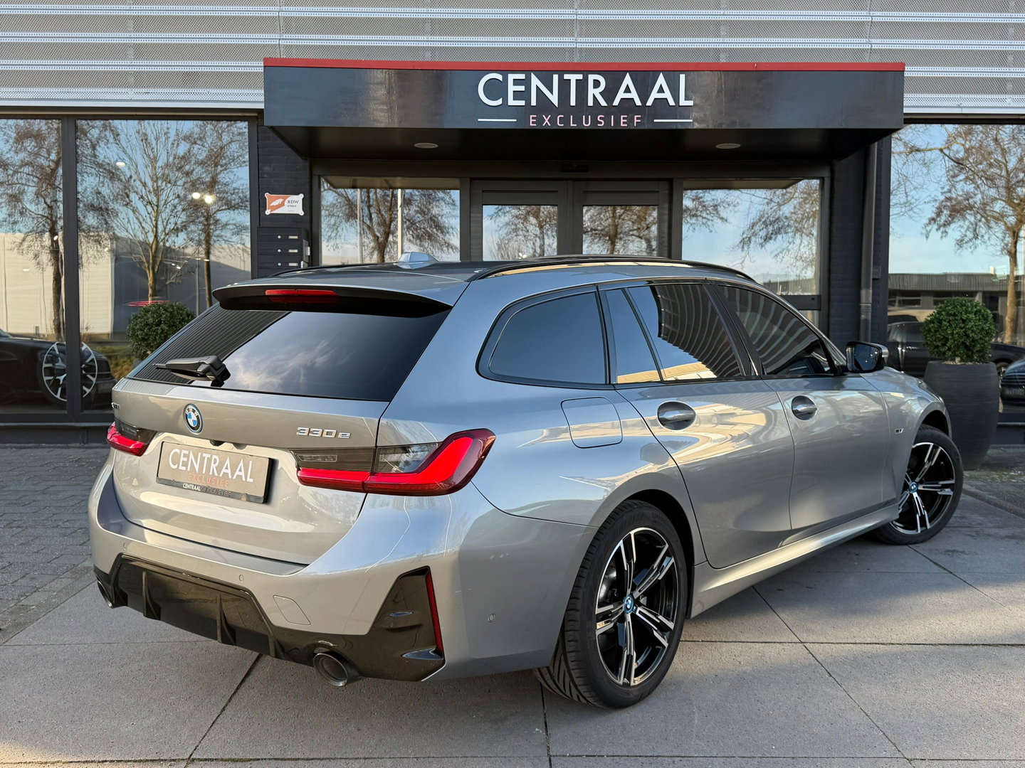 BMW 3 Serie Touring 330e xDrive M-Sport Pano|Keyless|292PK|360Camera|Carplay