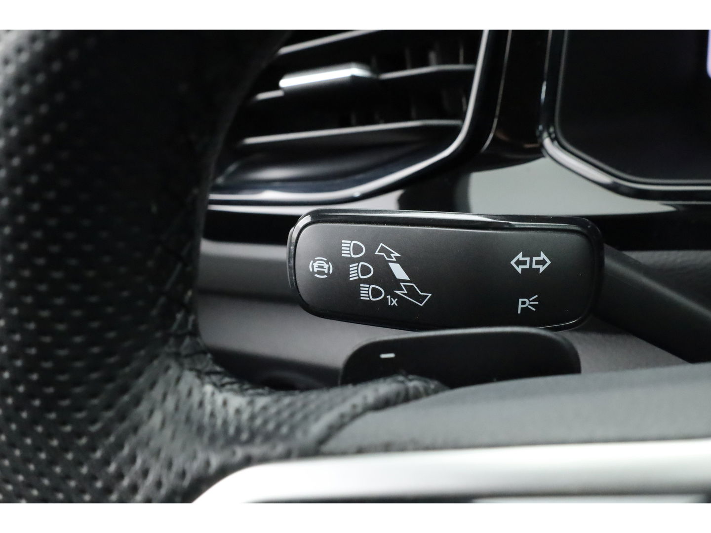 Volkswagen T-Roc Cabrio 1.5 TSI R-Line Edition Grey | Nmr. 930/999 | MAT Grijs | Leder | Stoel- Stuurverw. | Adapt. Cruise | Camera | Keyless | 19''