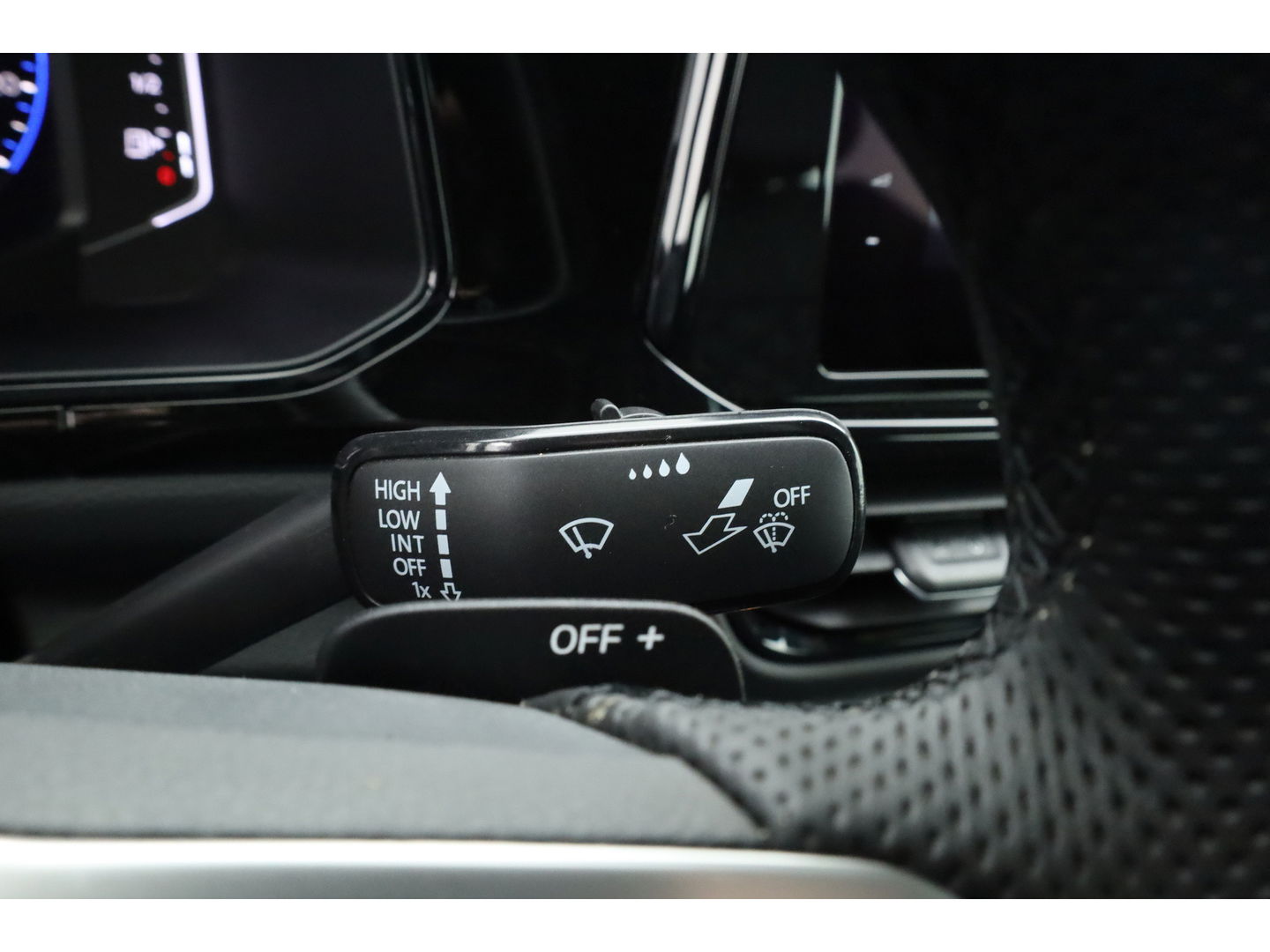 Volkswagen T-Roc Cabrio 1.5 TSI R-Line Edition Grey | Nmr. 930/999 | MAT Grijs | Leder | Stoel- Stuurverw. | Adapt. Cruise | Camera | Keyless | 19''