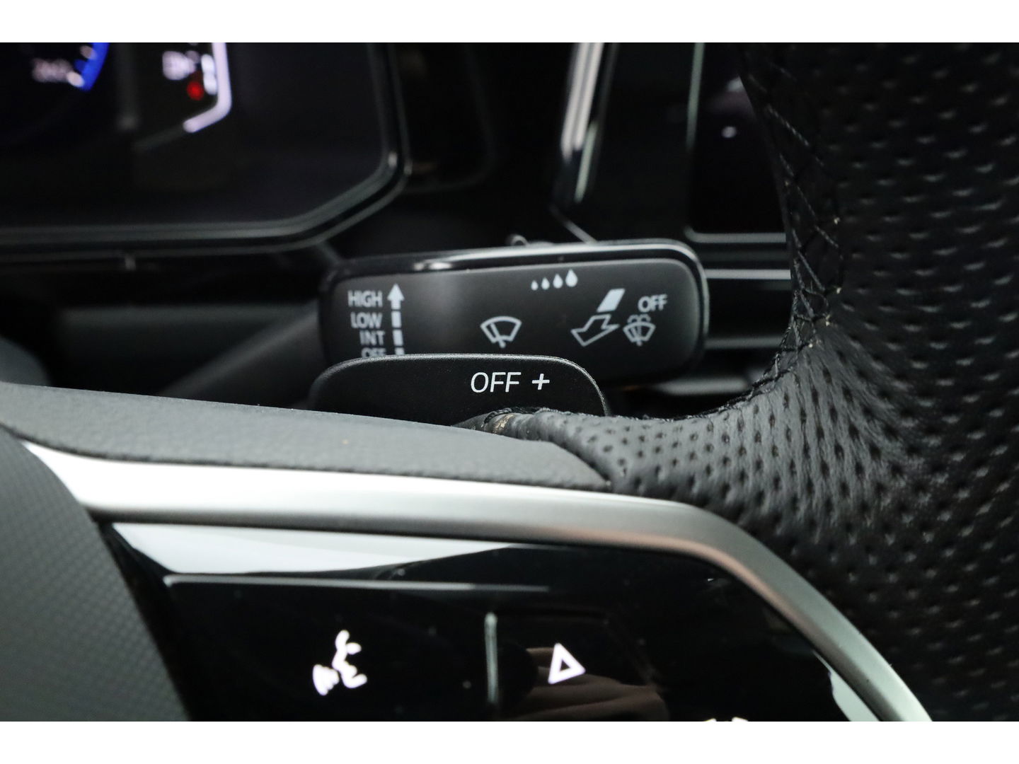 Volkswagen T-Roc Cabrio 1.5 TSI R-Line Edition Grey | Nmr. 930/999 | MAT Grijs | Leder | Stoel- Stuurverw. | Adapt. Cruise | Camera | Keyless | 19''