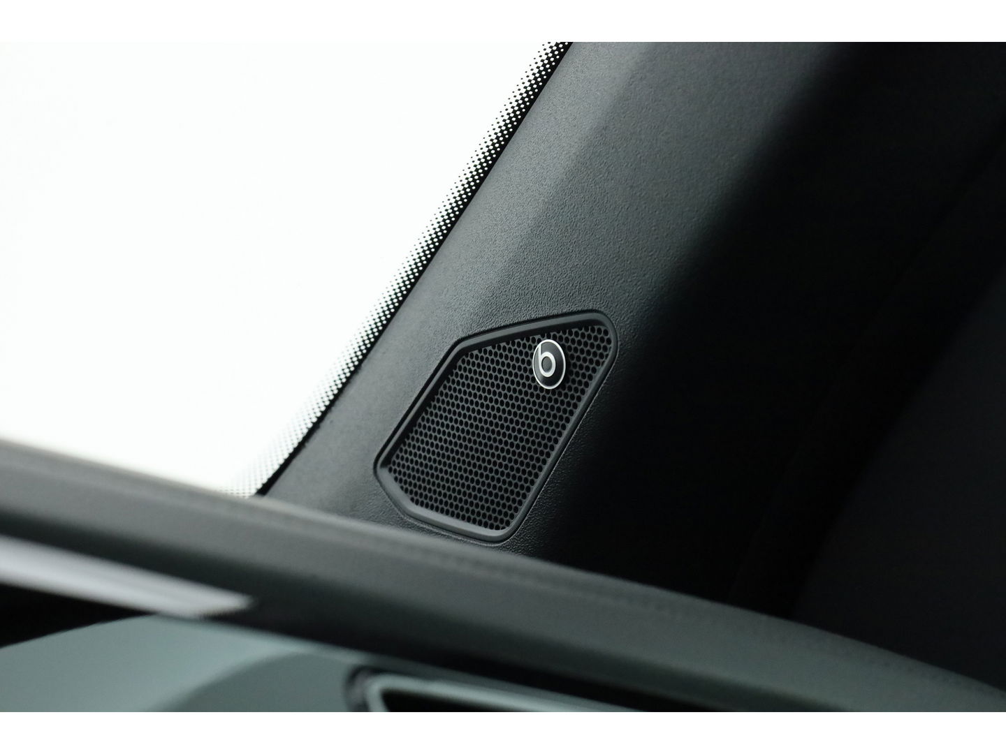 Volkswagen T-Roc Cabrio 1.5 TSI R-Line Edition Grey | Nmr. 930/999 | MAT Grijs | Leder | Stoel- Stuurverw. | Adapt. Cruise | Camera | Keyless | 19''