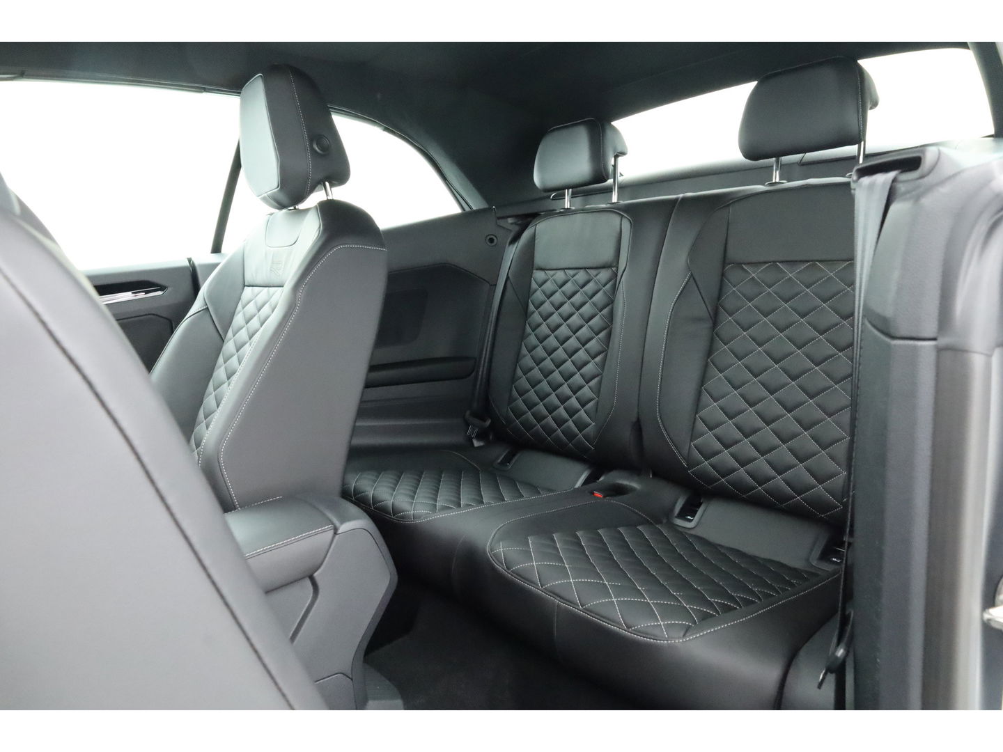 Volkswagen T-Roc Cabrio 1.5 TSI R-Line Edition Grey | Nmr. 930/999 | MAT Grijs | Leder | Stoel- Stuurverw. | Adapt. Cruise | Camera | Keyless | 19''