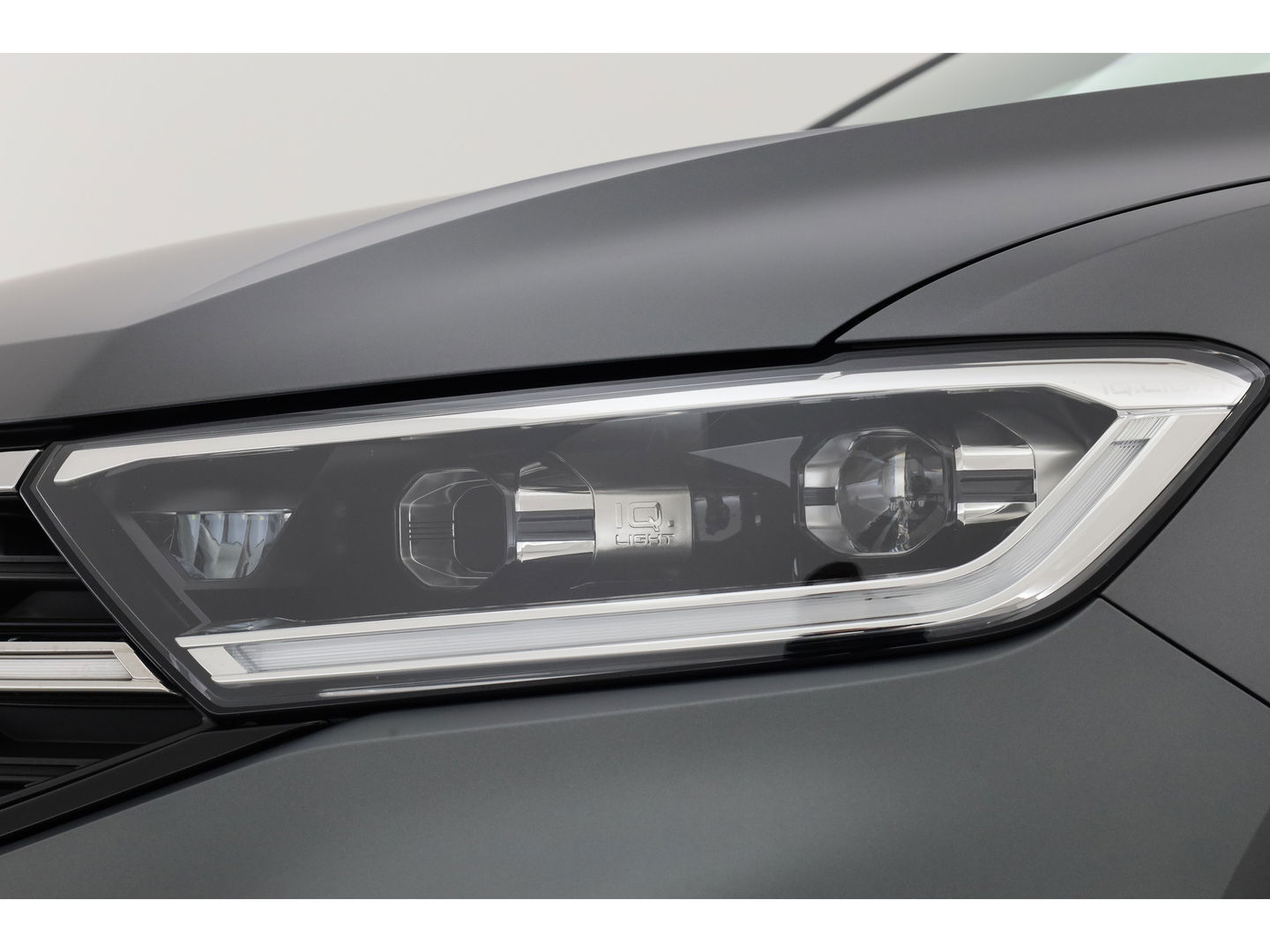 Volkswagen T-Roc Cabrio 1.5 TSI R-Line Edition Grey | Nmr. 930/999 | MAT Grijs | Leder | Stoel- Stuurverw. | Adapt. Cruise | Camera | Keyless | 19''