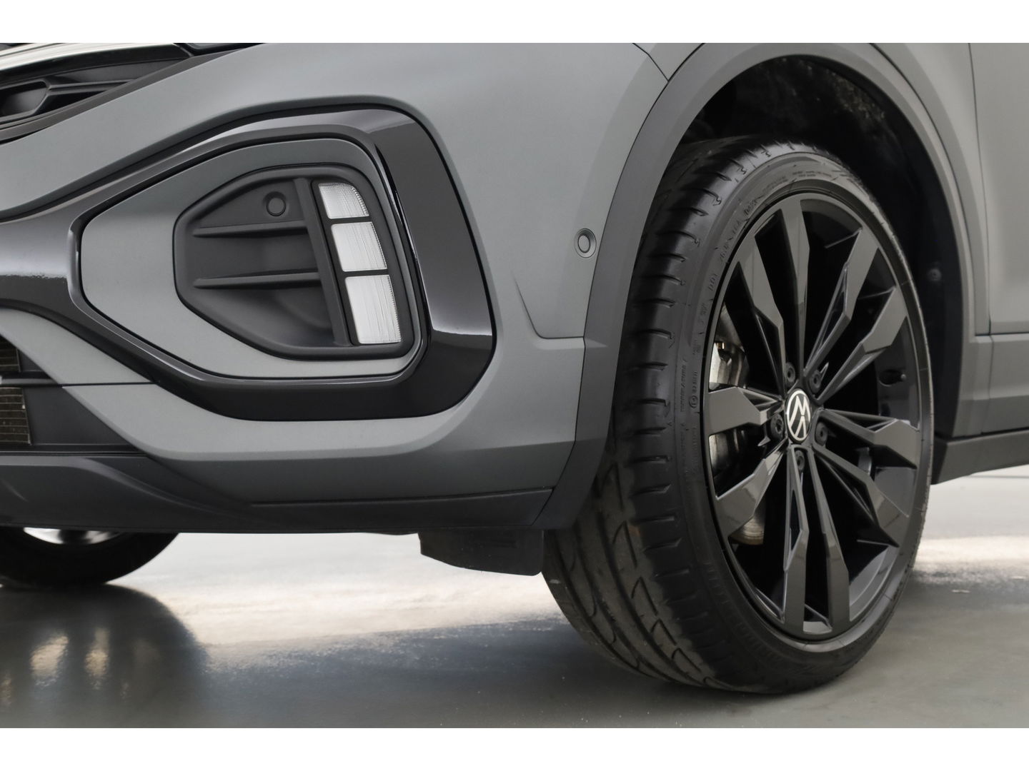 Volkswagen T-Roc Cabrio 1.5 TSI R-Line Edition Grey | Nmr. 930/999 | MAT Grijs | Leder | Stoel- Stuurverw. | Adapt. Cruise | Camera | Keyless | 19''
