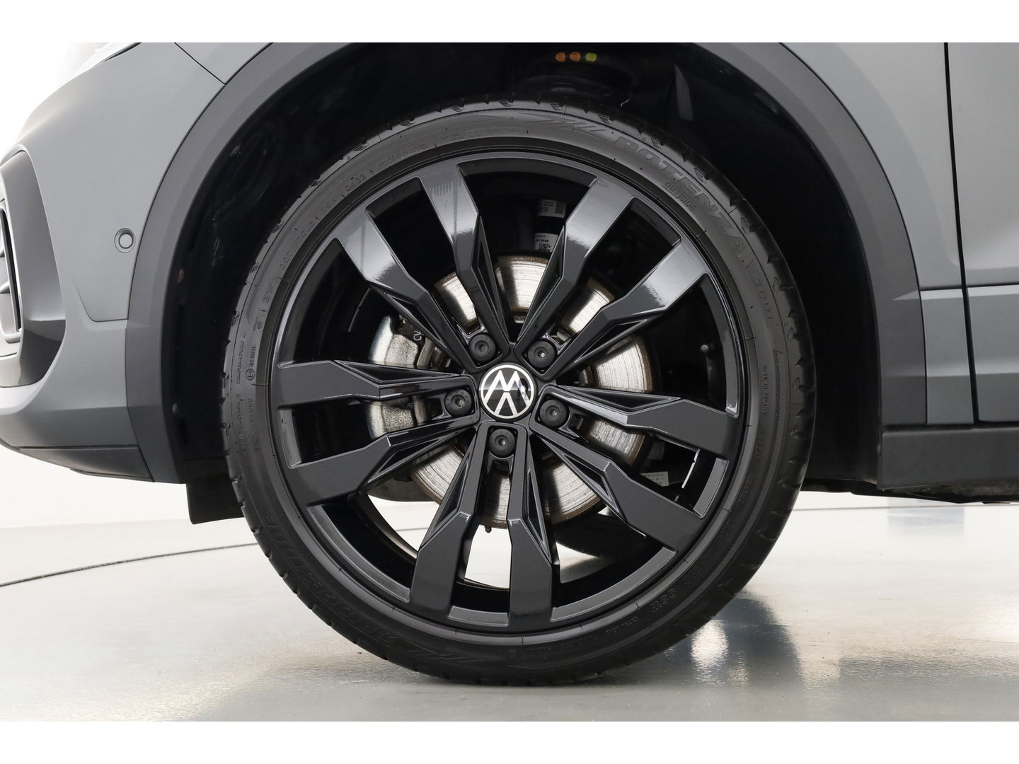 Volkswagen T-Roc Cabrio 1.5 TSI R-Line Edition Grey | Nmr. 930/999 | MAT Grijs | Leder | Stoel- Stuurverw. | Adapt. Cruise | Camera | Keyless | 19''