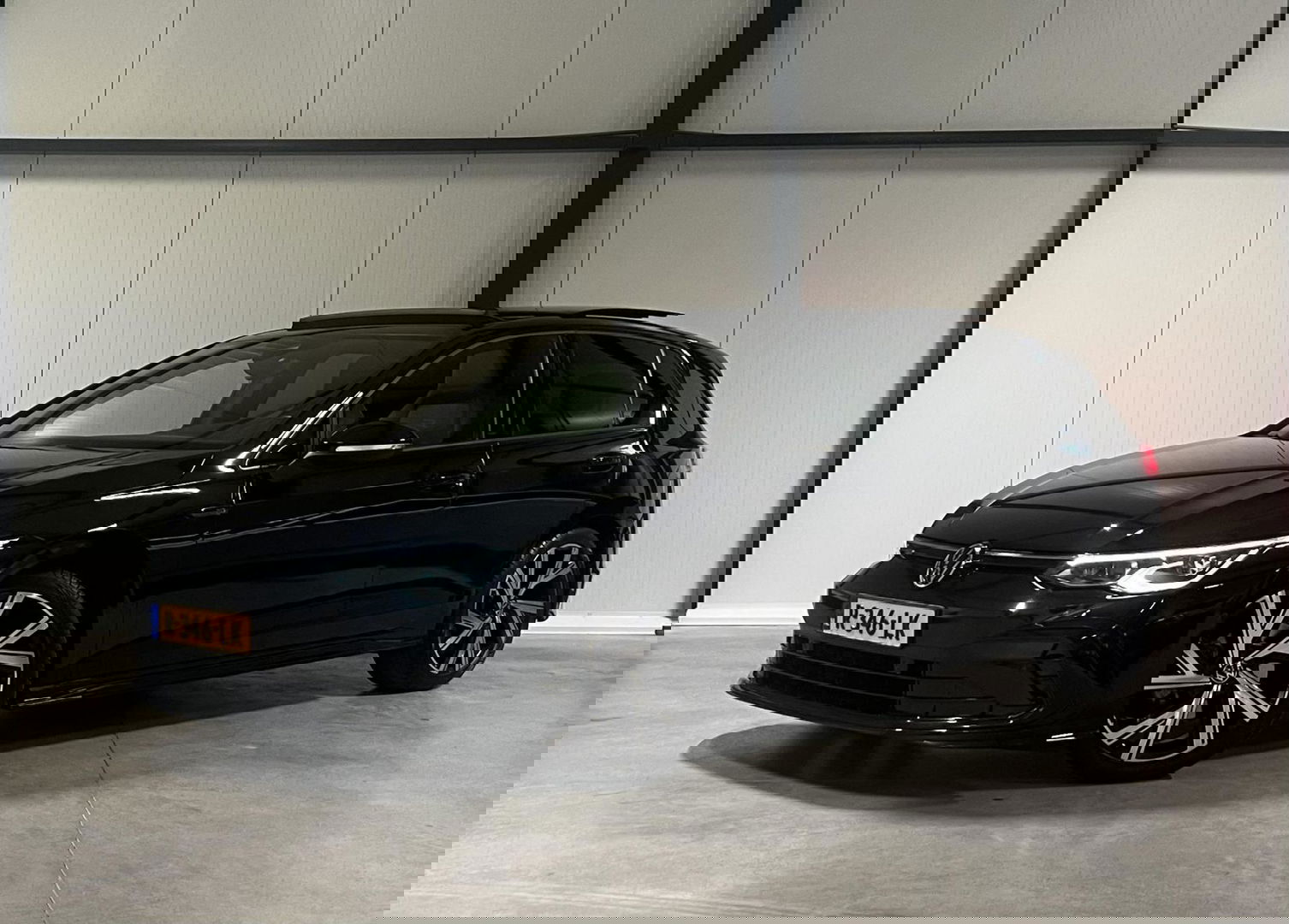 Volkswagen Golf 1.5 eTSI R-Line Pano Carplay Sfeer IQ Light