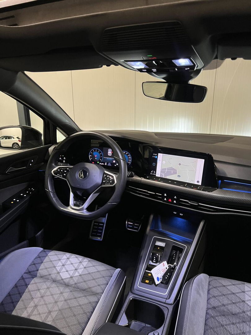Volkswagen Golf 1.5 eTSI R-Line Pano Carplay Sfeer IQ Light