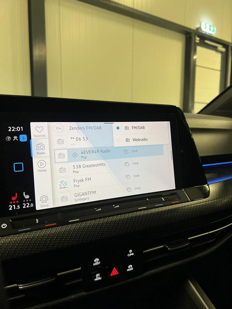 Volkswagen Golf 1.5 eTSI R-Line Pano Carplay Sfeer IQ Light