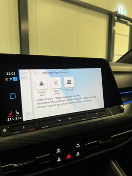 Volkswagen Golf 1.5 eTSI R-Line Pano Carplay Sfeer IQ Light