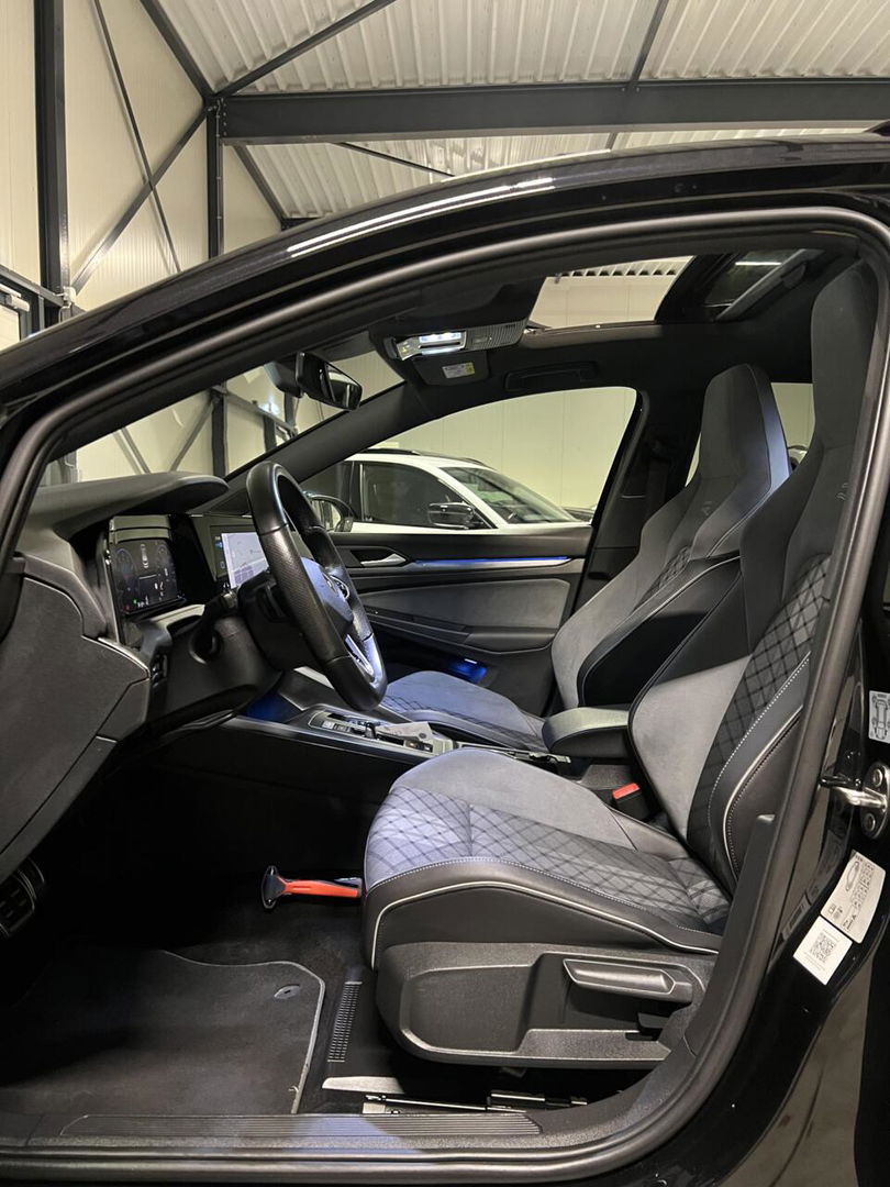 Volkswagen Golf 1.5 eTSI R-Line Pano Carplay Sfeer IQ Light