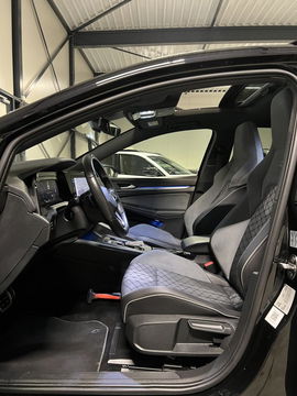 Volkswagen Golf 1.5 eTSI R-Line Pano Carplay Sfeer IQ Light