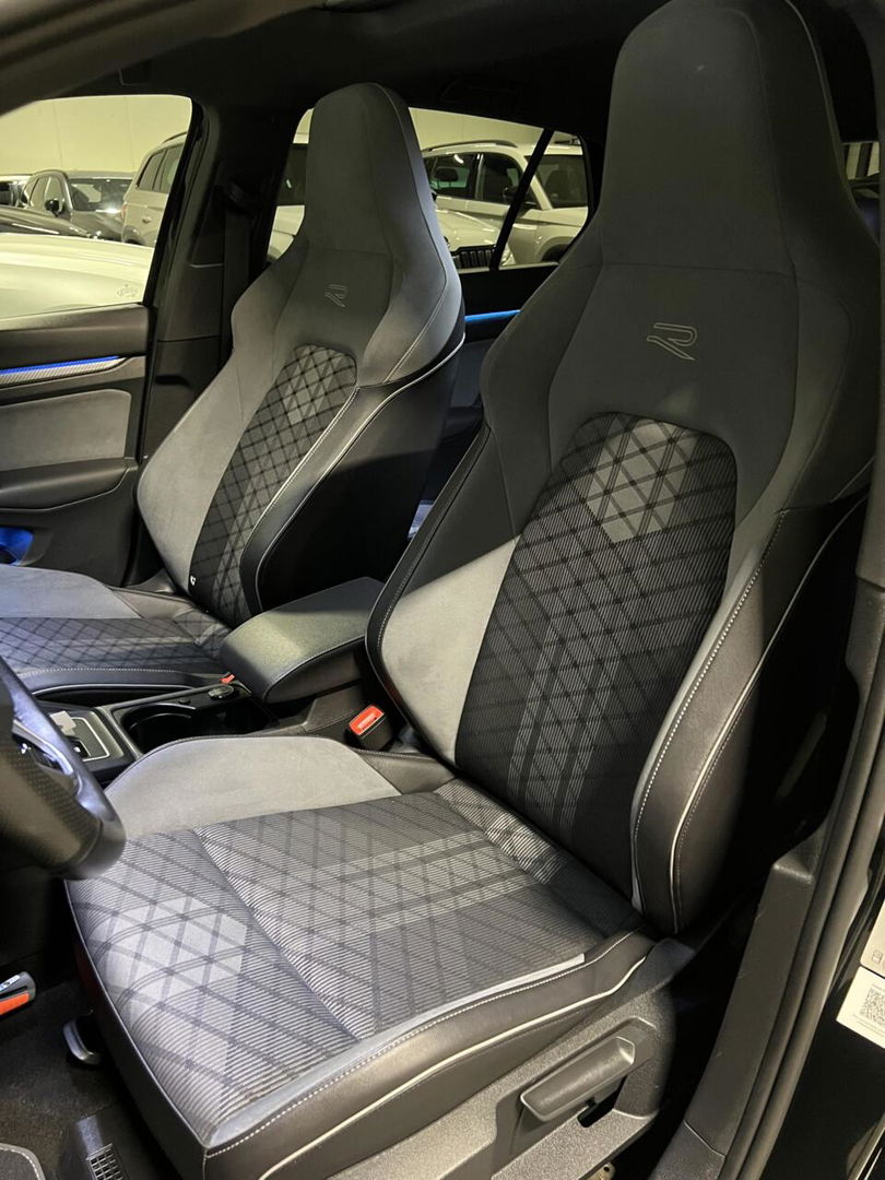 Volkswagen Golf 1.5 eTSI R-Line Pano Carplay Sfeer IQ Light