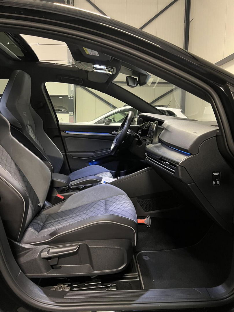Volkswagen Golf 1.5 eTSI R-Line Pano Carplay Sfeer IQ Light
