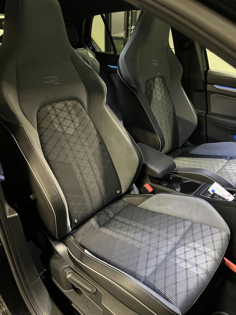 Volkswagen Golf 1.5 eTSI R-Line Pano Carplay Sfeer IQ Light