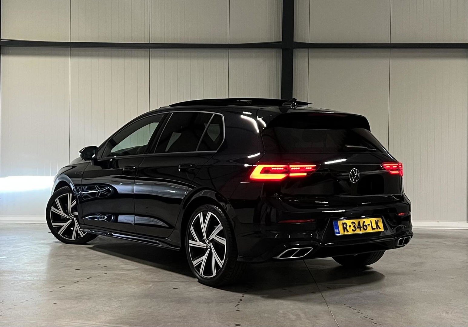 Volkswagen Golf 1.5 eTSI R-Line Pano Carplay Sfeer IQ Light