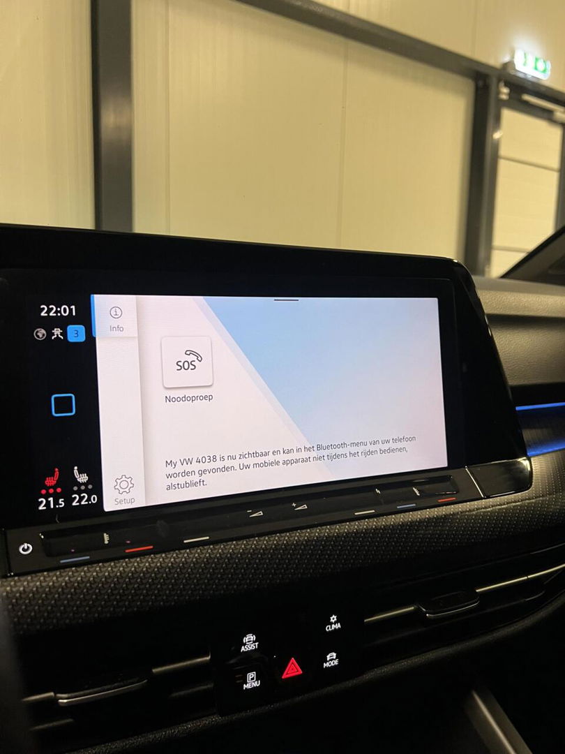 Volkswagen Golf 1.5 eTSI R-Line Pano Carplay Sfeer IQ Light
