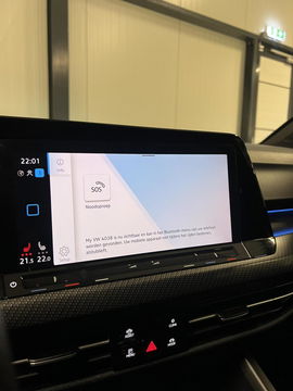 Volkswagen Golf 1.5 eTSI R-Line Pano Carplay Sfeer IQ Light