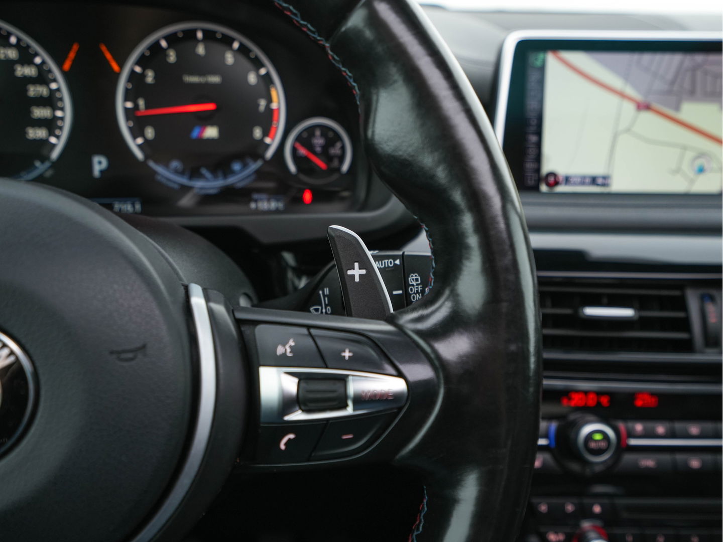 BMW X5 M High Executive M-Sportpack Aut. *PANO | HEAD-UP | LEATHER | FULL-LED | NAVI-FULLMAP | MEMORY-PACK | HARMAN/KARDON-AUDIO | KEYLESS | CAMERA | HEATED-COMFORTSEATS | SHIFTPADDLES | TOWBAR | 20''ALU*